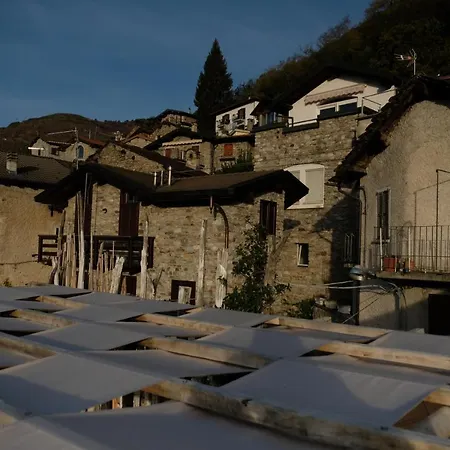 Lägenhet Montemezzo Le In Pietra *