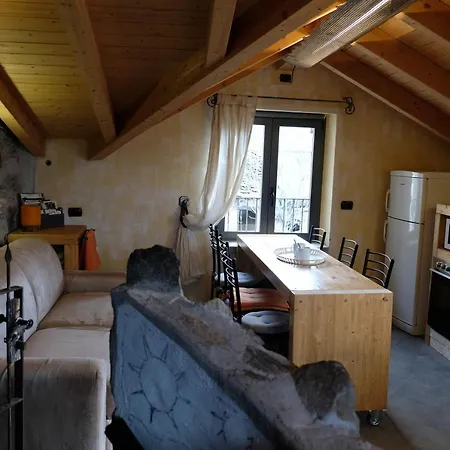 Lägenhet Montemezzo Le In Pietra